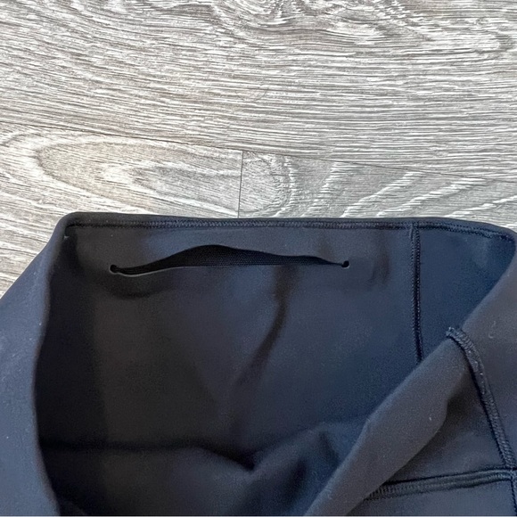 Lululemon In Movement Tights 25” Everlux - Black - Picture 9 of 15